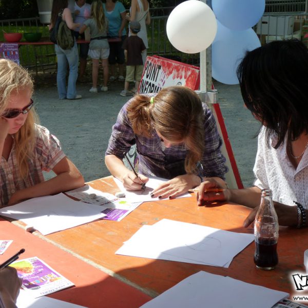Lire le compte-rendu intégral : <a href="https://www.no-xice.com/album/atelier-manga-poulifolies-1/">cliquez ici !</a> Atelier de dessin manga au festival Pouli'Folies au Pouliguen en 2010, par No-Xice©