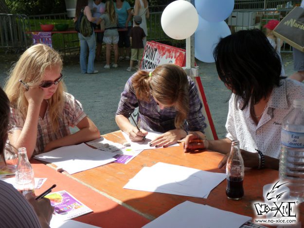 Lire le compte-rendu intégral : <a href="https://www.no-xice.com/album/atelier-manga-poulifolies-1/">cliquez ici !</a> Atelier de dessin manga au festival Pouli'Folies au Pouliguen en 2010, par No-Xice©