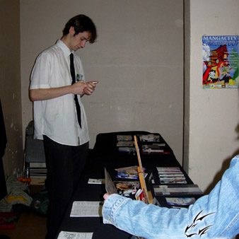 Lire le compte-rendu intégral : <a href="https://www.no-xice.com/album/mangacity-3/">cliquez ici !</a> Convention Mangacity 3 à Rennes en 2007, stand No-Xice©